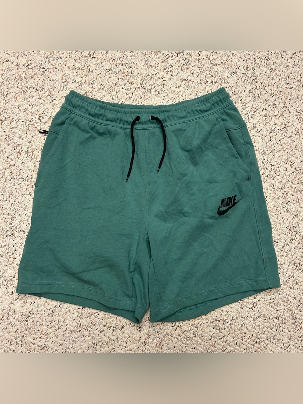 Men's Nike Sportswear Tech Fleece Shorts DD5301-361 Mica Green Size Large 8”